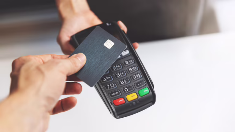 Customer paying by card at a surcharge-free payment terminal